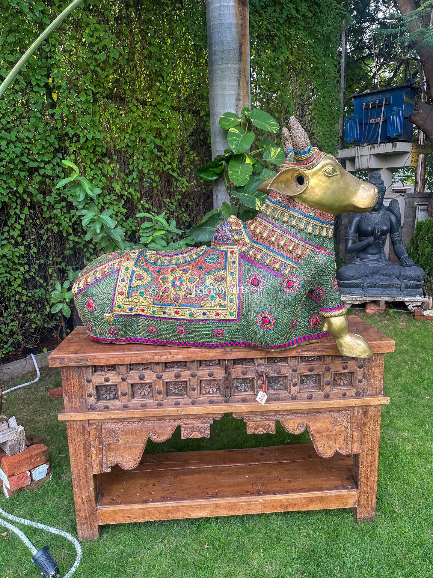 Brass Nandi Large | Stonework | 54 Inches