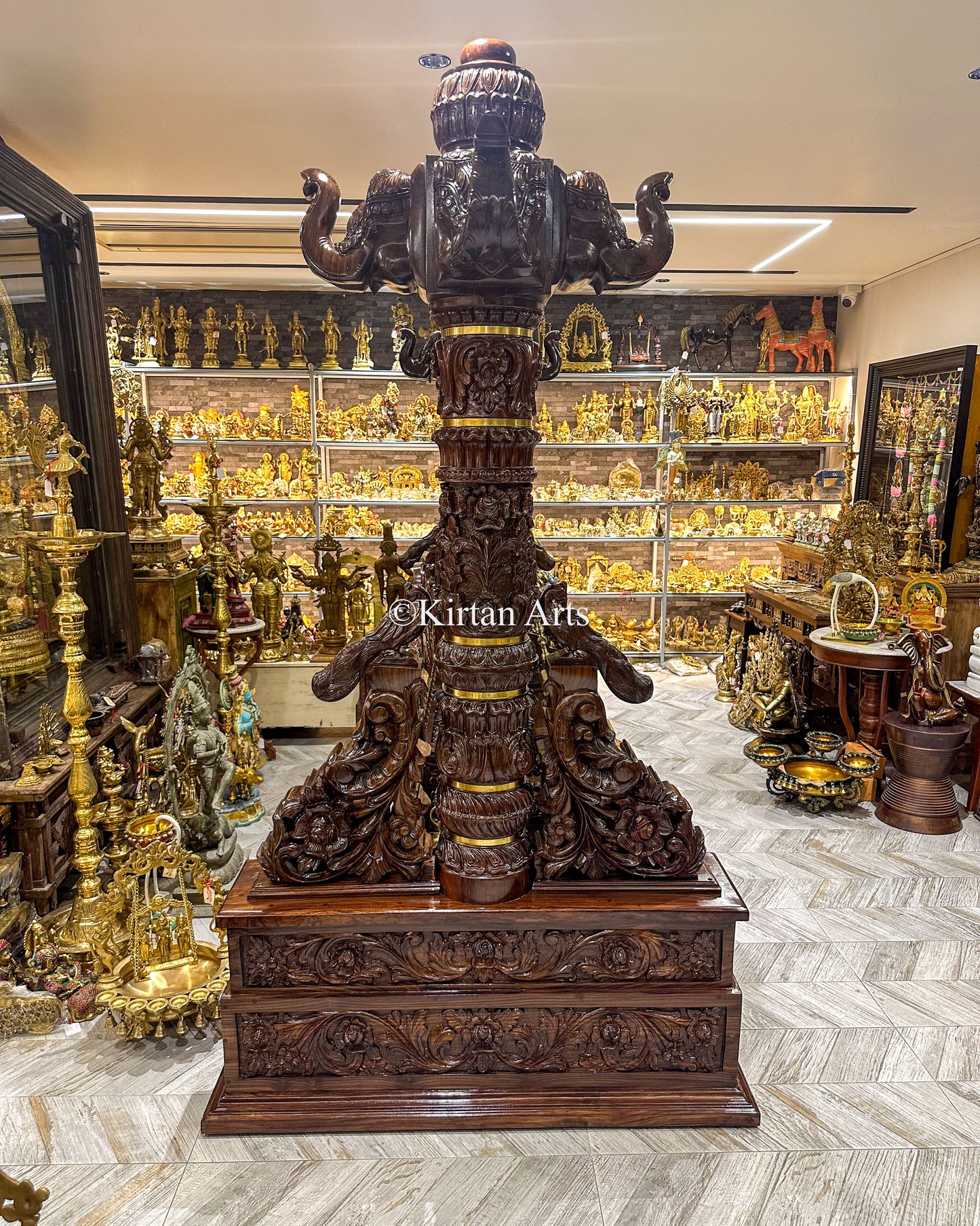 Monumental Rosewood Grand Jhula – Deep-Relief Hand-Carvings & Architectural Majesty