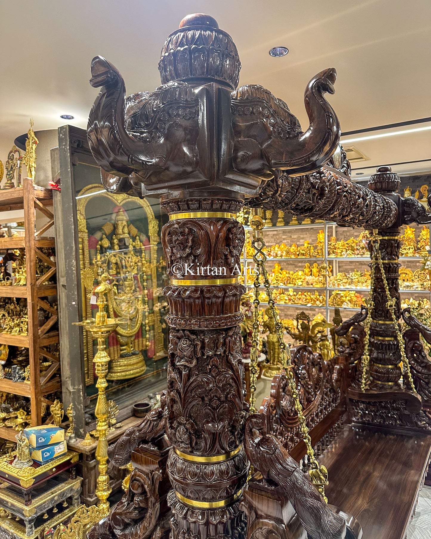 Monumental Rosewood Grand Jhula – Deep-Relief Hand-Carvings & Architectural Majesty